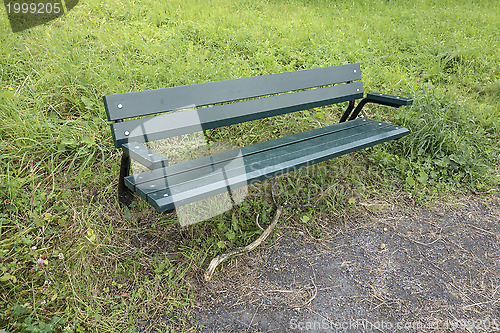 Image of park bench 