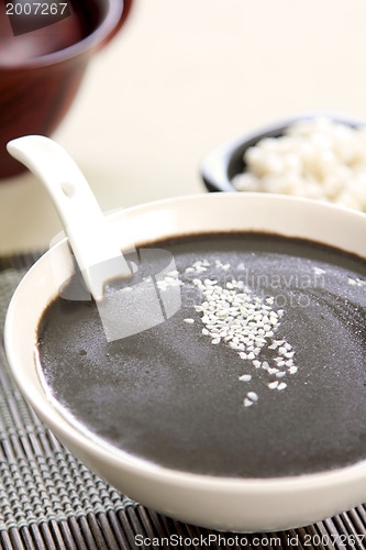 Image of Black sesame with pearl-barley soup