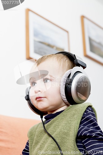 Image of young child on couch with headphone