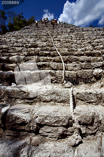 Image of the stairs of coba' temple 