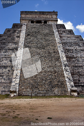 Image of the stairs of quetzalcoatl