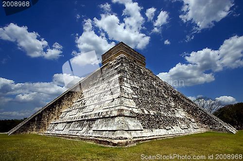 Image of corner  of chichen itza temple