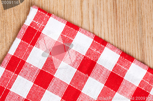 Image of checkered tablecloth on wooden table