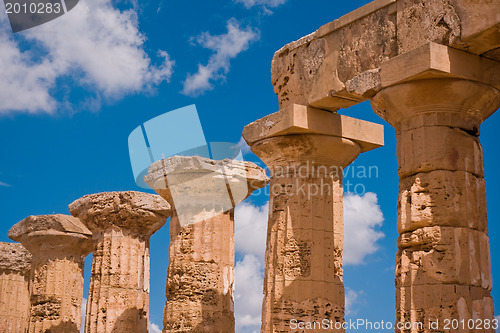 Image of Greek temple in Selinunte