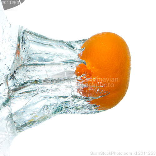 Image of mandarine splashing