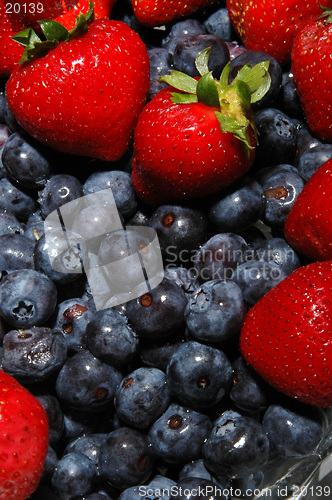 Image of blueberries strawberries