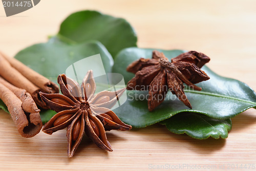 Image of Star anise and cinnamon side view