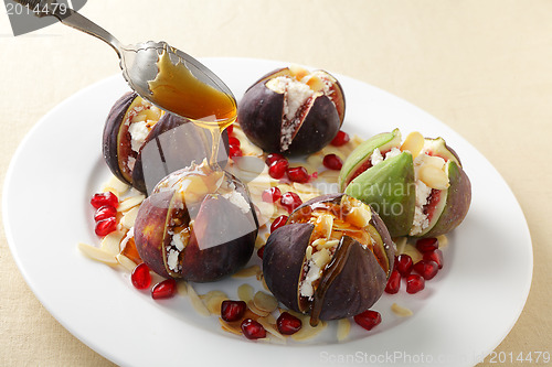 Image of Figs with cheese and honey