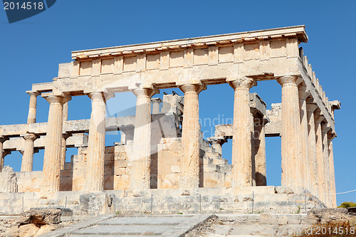 Image of Temple of Aphaia from the path