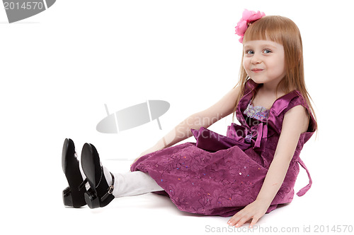 Image of Four-year girl sitting on white floor