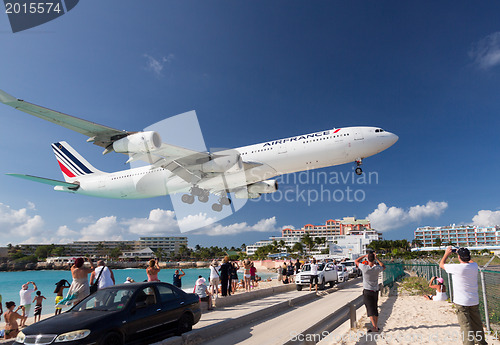 Image of Airplane lands at Princess Juliana airport