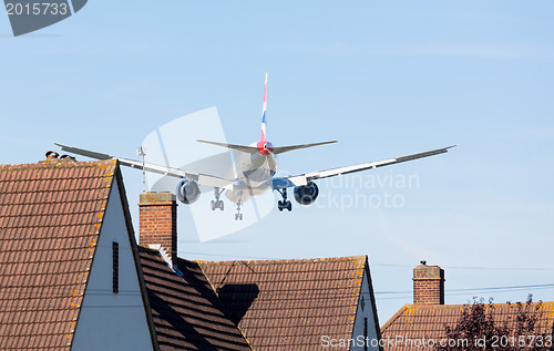 Image of British Airways Boeing 777 lands at Heathrow