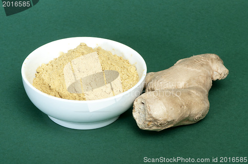 Image of Powdered ginger in a bowl and whole ginger