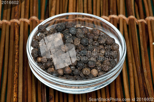 Image of Bowl with black pepper