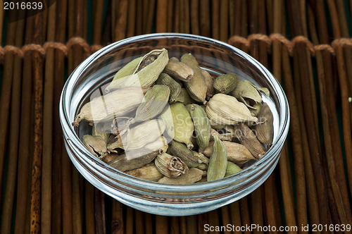 Image of Dried cardamon in a bowl 