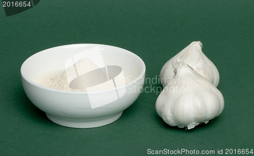 Image of Crushed garlic powder and whole garlic