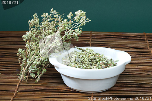 Image of Dried oregano in a bowl