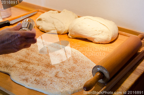 Image of Baking cinnamon buns