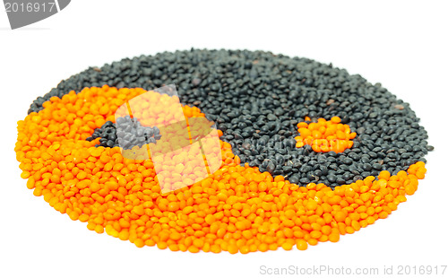 Image of Orange and Black Lentil forming a yin yang symbol
