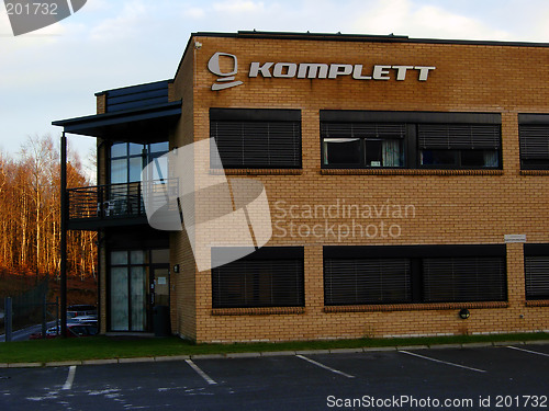Image of Komplett sign on building
