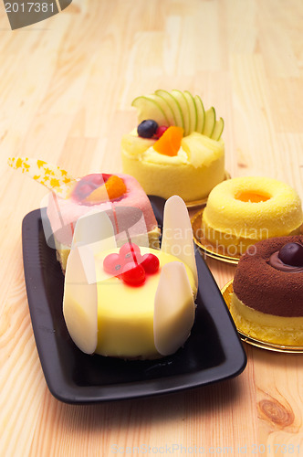 Image of fresh berry fruit cake