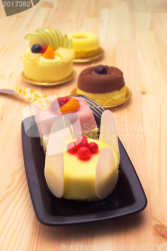 Image of fresh berry fruit cake