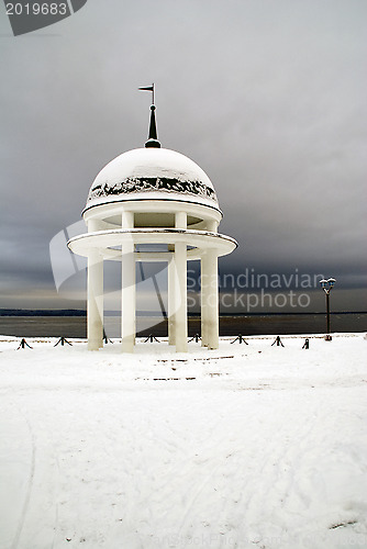 Image of Rotunda on winter lake 