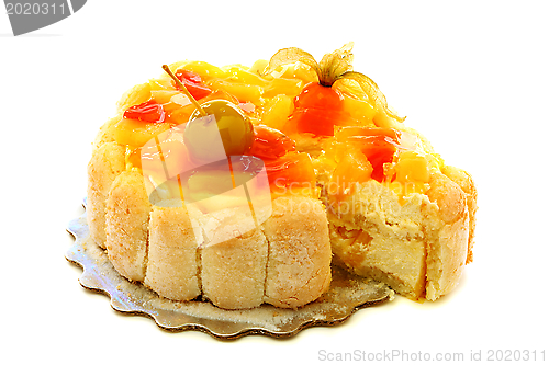 Image of Cake with curd cream and fruit.