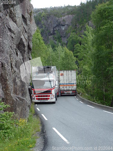 Image of Narrow road