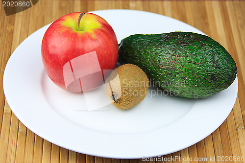 Image of apple, kiwi and avocado on a plate