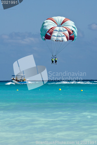 Image of Couple flys on a parachute 