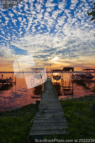 Image of Sunrise on lake 