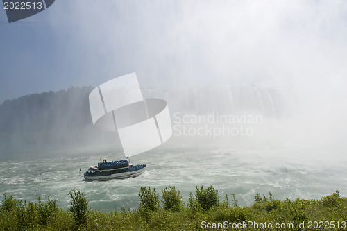 Image of Sailing thruegh the mist