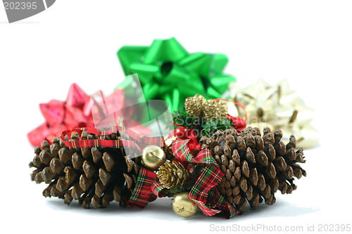 Image of pine cones and bows