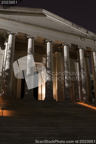 Image of National Gallery of Art at night
