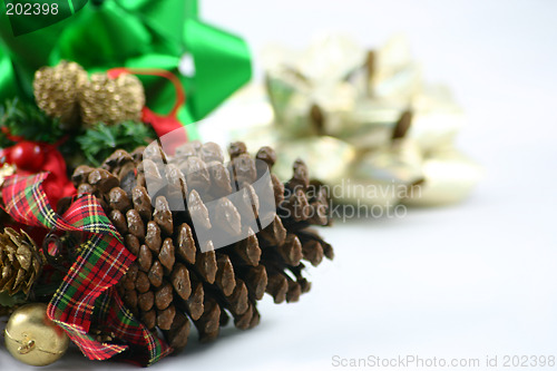 Image of pine cones and bows