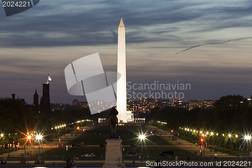 Image of Illuminated Washington monument at night 