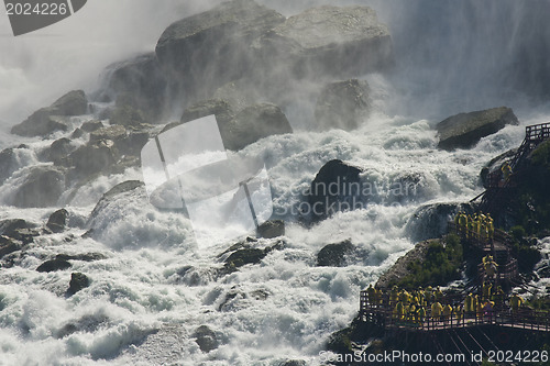 Image of Here we come under the mist 