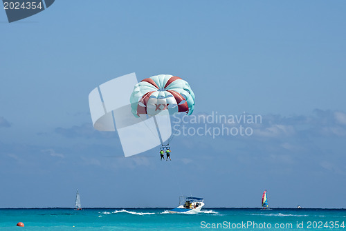Image of Couple flys on a parachute 