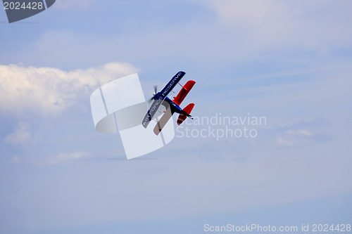 Image of A plane performing in an air show at Jones Beach