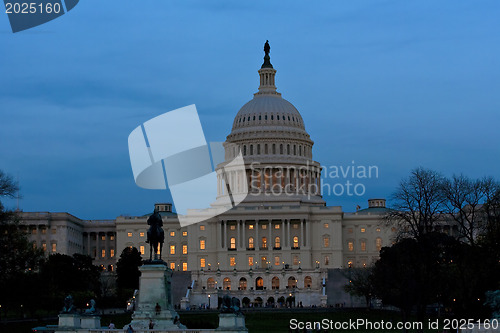 Image of The United States Capitol at night 