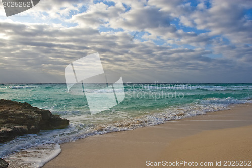 Image of Viwe og Caribbean sea with morning waves 