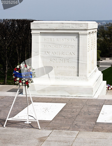 Image of Tomb of the unknown soldier Arlington cemetery