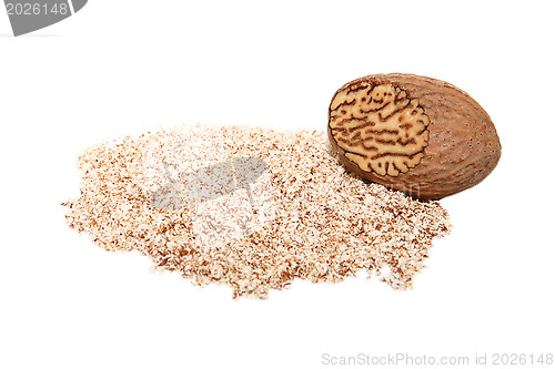 Image of Grated nutmeg and whole nutmeg with grated face