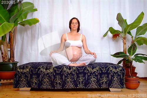 Image of schwangeres yoga | pregnant yoga