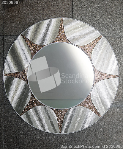 Image of Round mirror