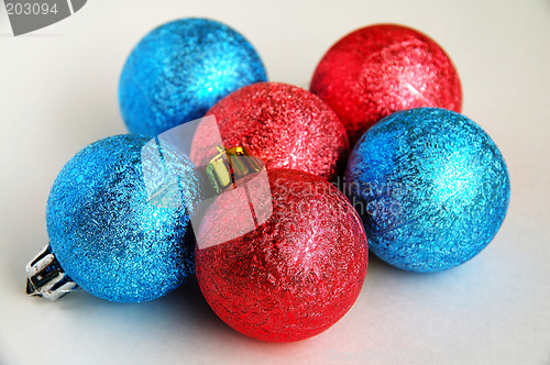 Image of Red and blue christmas blubs