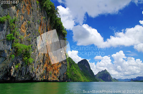 Image of rocks and sea 