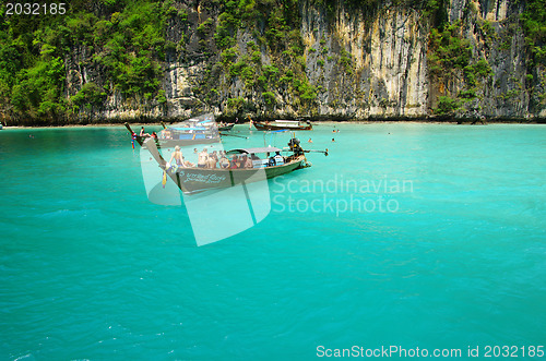 Image of rocks and sea