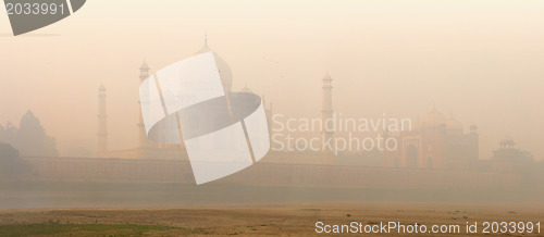 Image of India - Taj Mahal in the fog